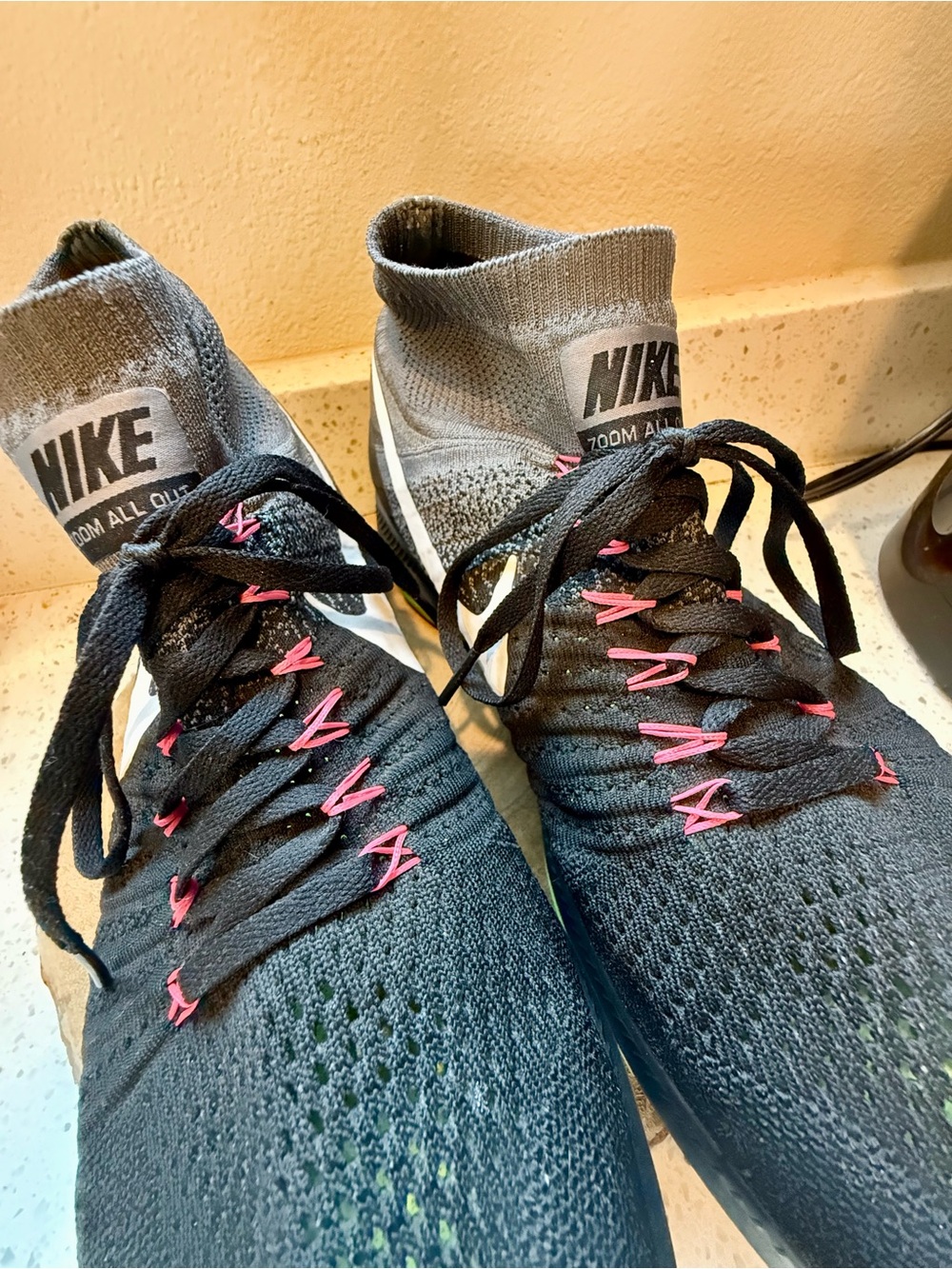 Nike Flyknit Zoom Mid-Top Running Shoe - Picture 6 of 8